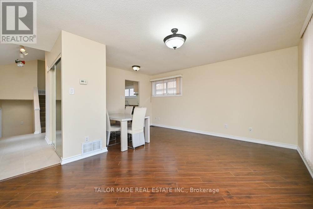 17 Hyde Park Court, Brampton, Ontario  L6S 1Y6 - Photo 10 - W12965630