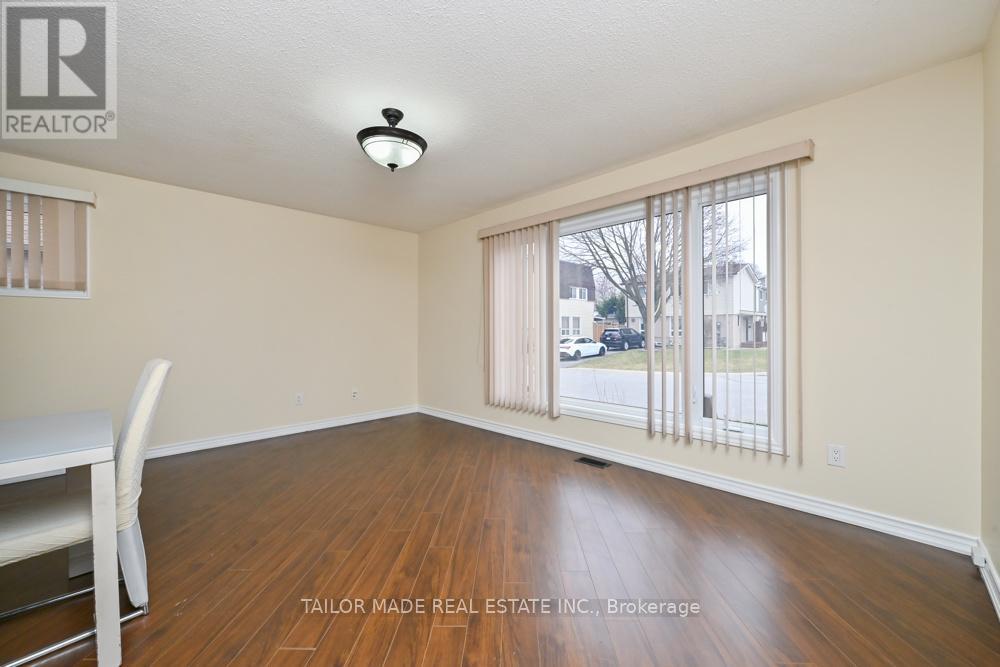 17 Hyde Park Court, Brampton, Ontario  L6S 1Y6 - Photo 11 - W12965630