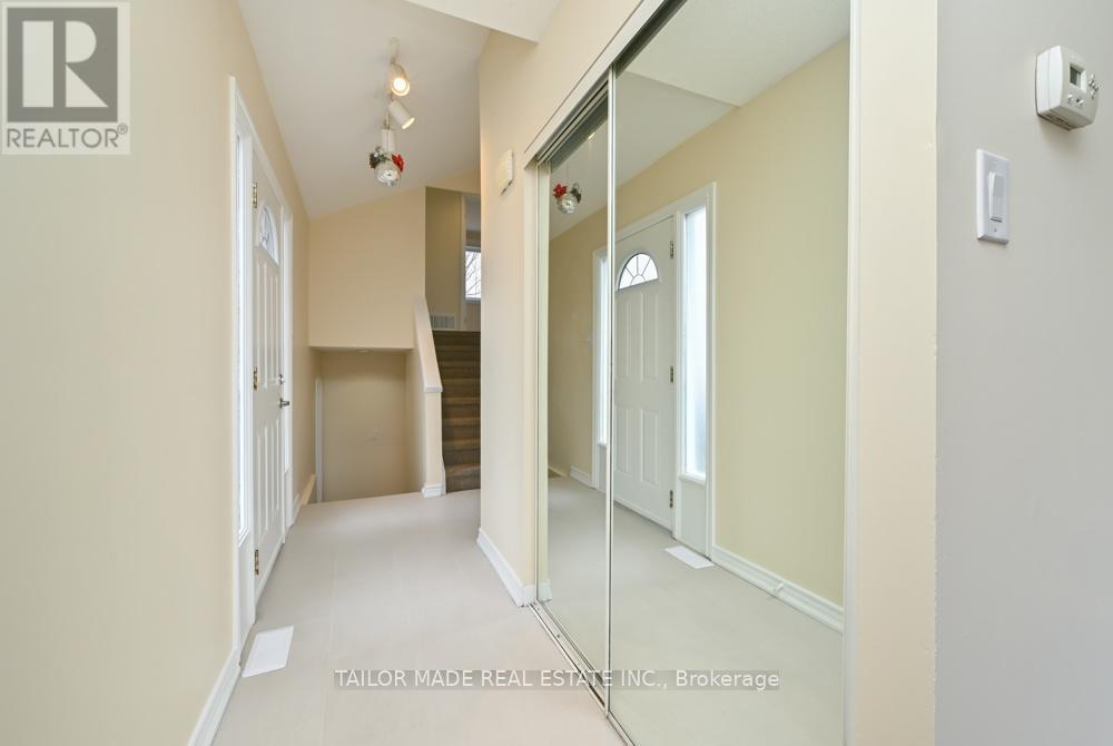 17 Hyde Park Court, Brampton, Ontario  L6S 1Y6 - Photo 12 - W12965630