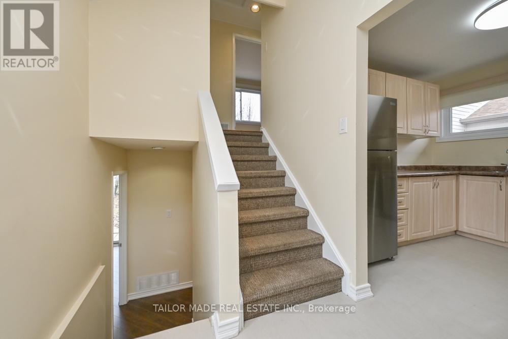 17 Hyde Park Court, Brampton, Ontario  L6S 1Y6 - Photo 13 - W12965630