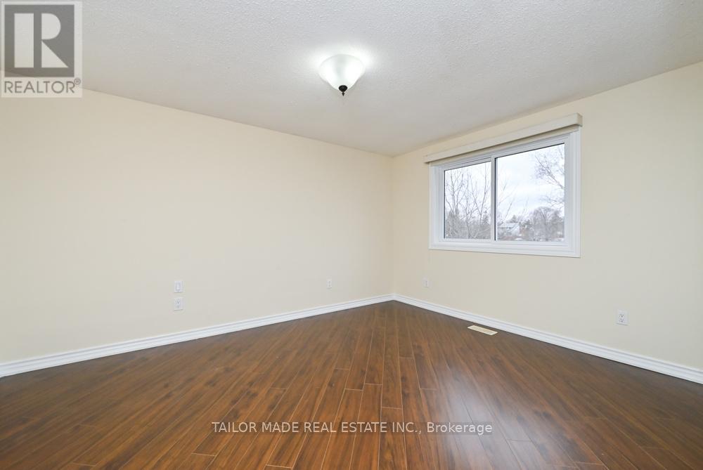 17 Hyde Park Court, Brampton, Ontario  L6S 1Y6 - Photo 14 - W12965630