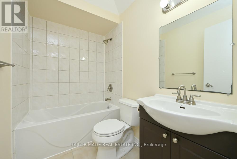 17 Hyde Park Court, Brampton, Ontario  L6S 1Y6 - Photo 16 - W12965630