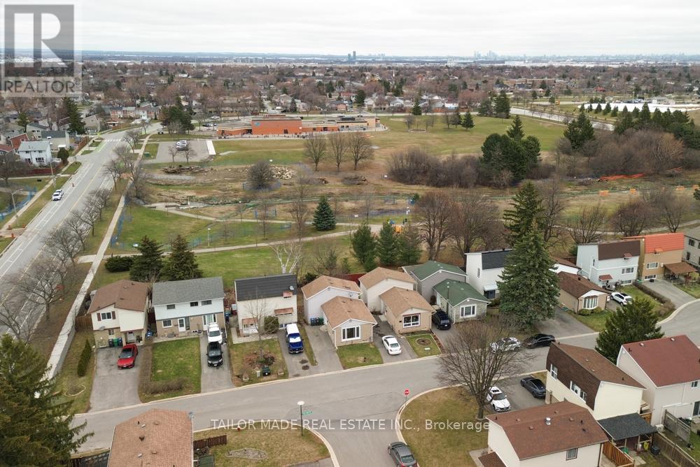 17 Hyde Park Court, Brampton, Ontario  L6S 1Y6 - Photo 30 - W12965630