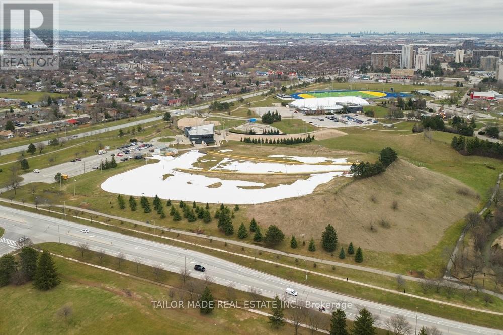 17 Hyde Park Court, Brampton, Ontario  L6S 1Y6 - Photo 33 - W12965630