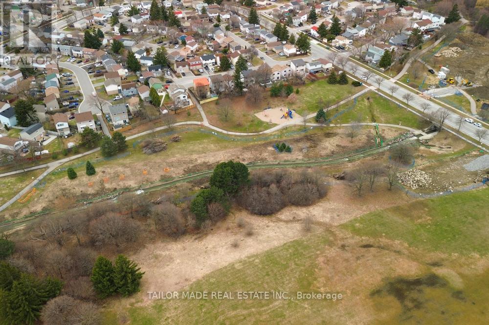 17 Hyde Park Court, Brampton, Ontario  L6S 1Y6 - Photo 34 - W12965630