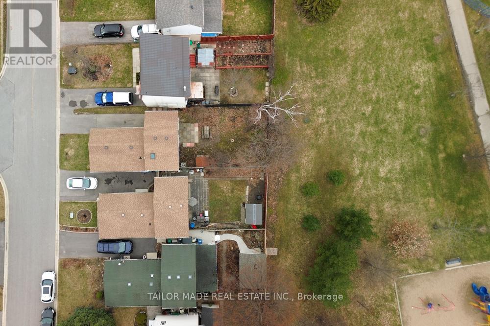 17 Hyde Park Court, Brampton, Ontario  L6S 1Y6 - Photo 37 - W12965630