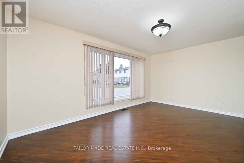 17 Hyde Park Court, Brampton, Ontario  L6S 1Y6 - Photo 8 - W12965630