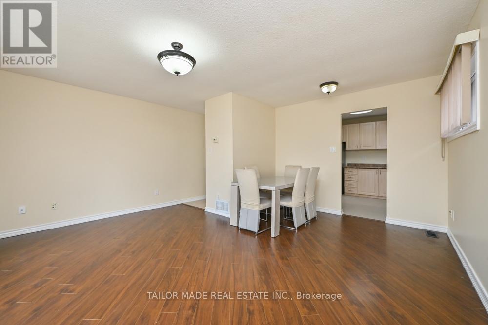 17 Hyde Park Court, Brampton, Ontario  L6S 1Y6 - Photo 9 - W12965630