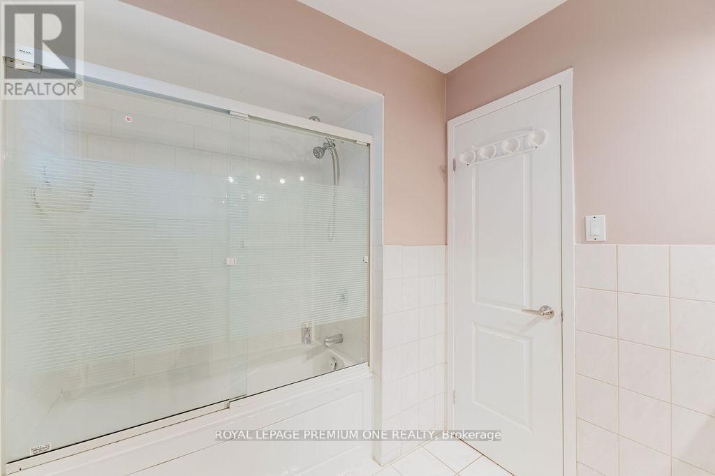 25 Sir Lancelot Court, Caledon, Ontario  L7E 1N3 - Photo 34 - W12965632