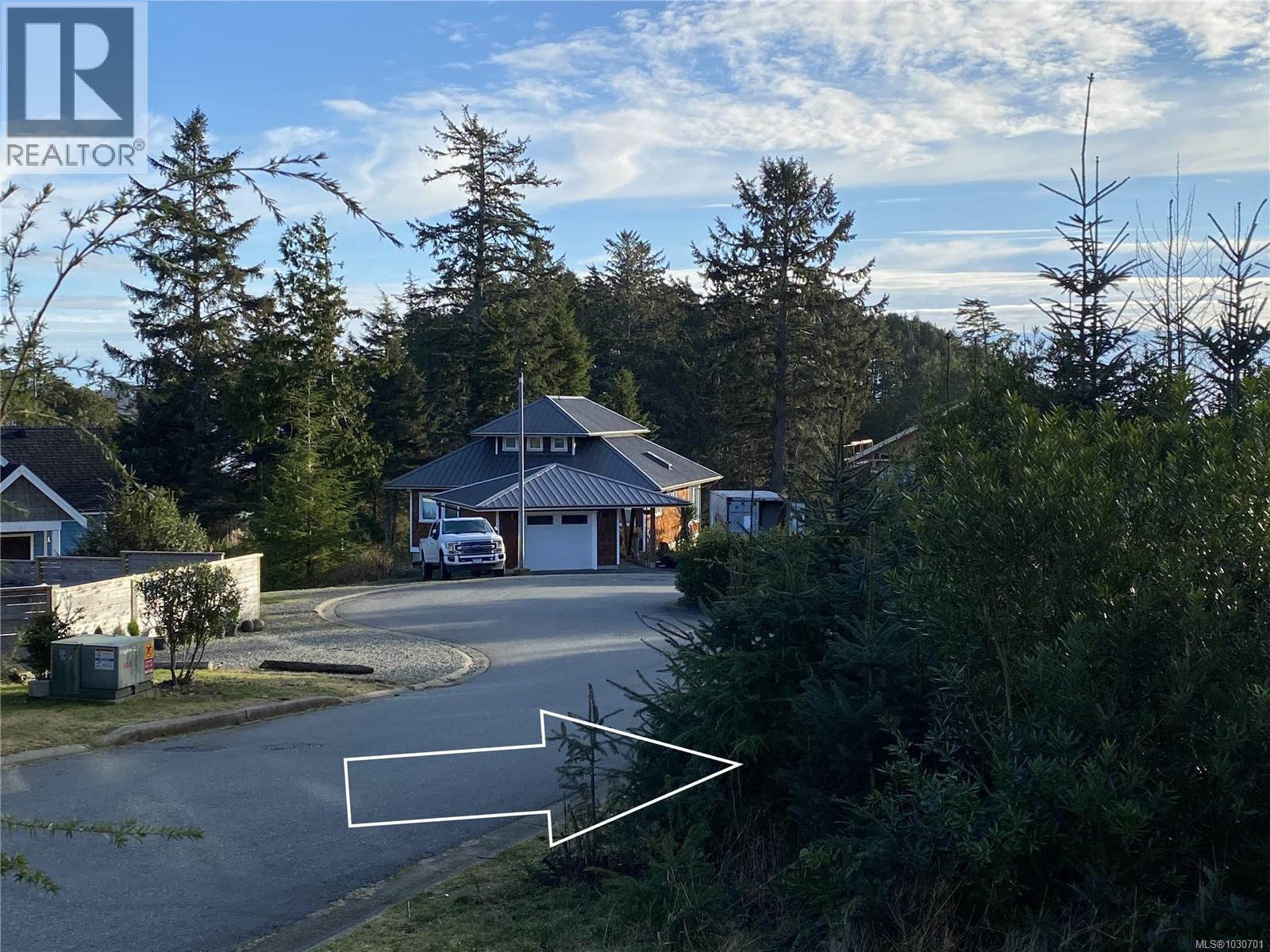 342 Pass Of Melfort Pl, Ucluelet, British Columbia  V0R 3A0 - Photo 2 - 1030701