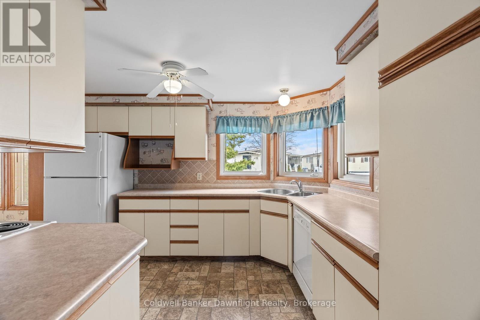 43 Redford Drive, South Huron, Ontario  N0M 1S3 - Photo 14 - X12965676