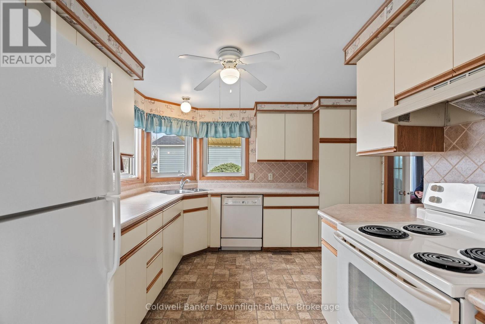 43 Redford Drive, South Huron, Ontario  N0M 1S3 - Photo 18 - X12965676