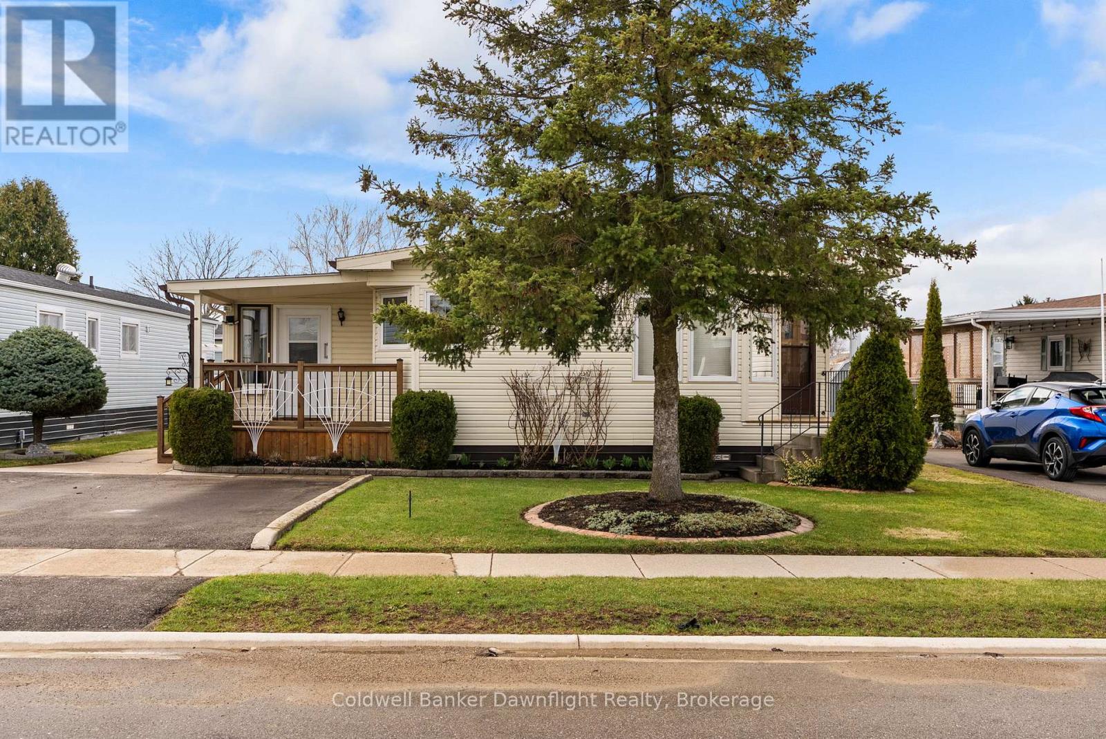 43 Redford Drive, South Huron, Ontario  N0M 1S3 - Photo 2 - X12965676