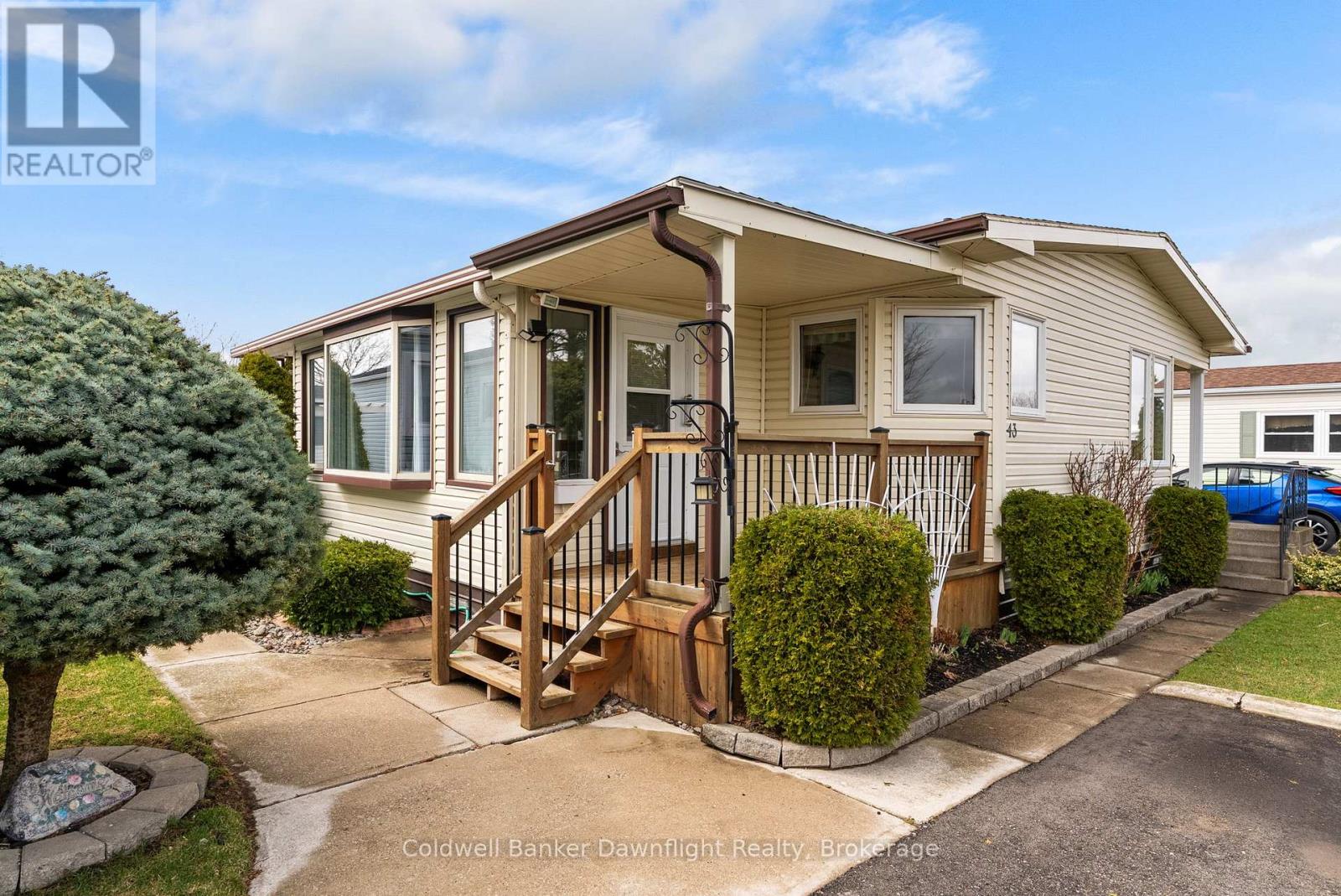 43 Redford Drive, South Huron, Ontario  N0M 1S3 - Photo 3 - X12965676