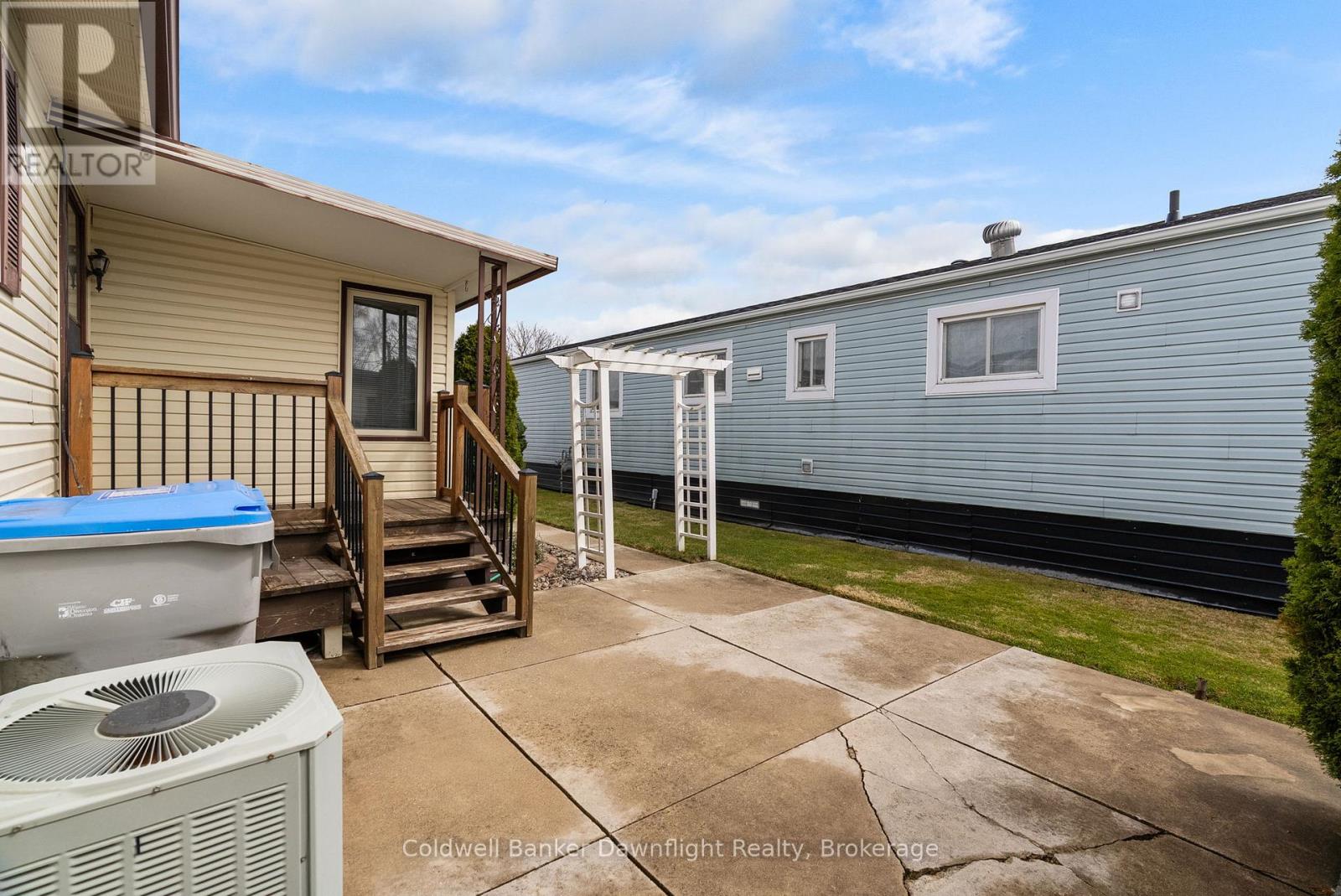 43 Redford Drive, South Huron, Ontario  N0M 1S3 - Photo 33 - X12965676