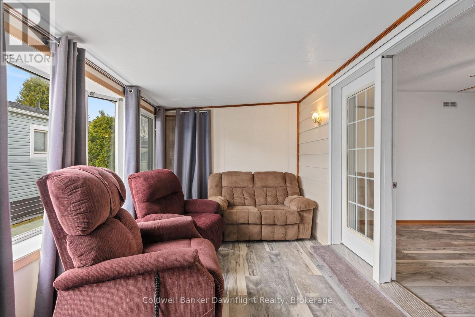 43 Redford Drive, South Huron, Ontario  N0M 1S3 - Photo 7 - X12965676