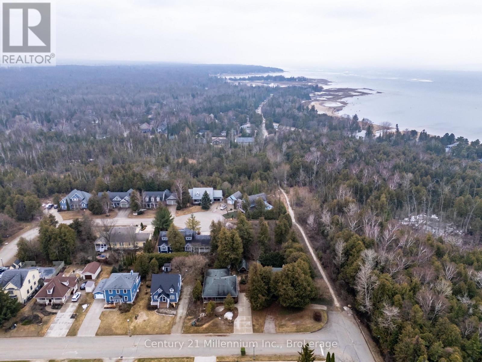 203 Summerhill Road, Saugeen Shores, Ontario N0H 2L0 - Photo 10 - X12965942