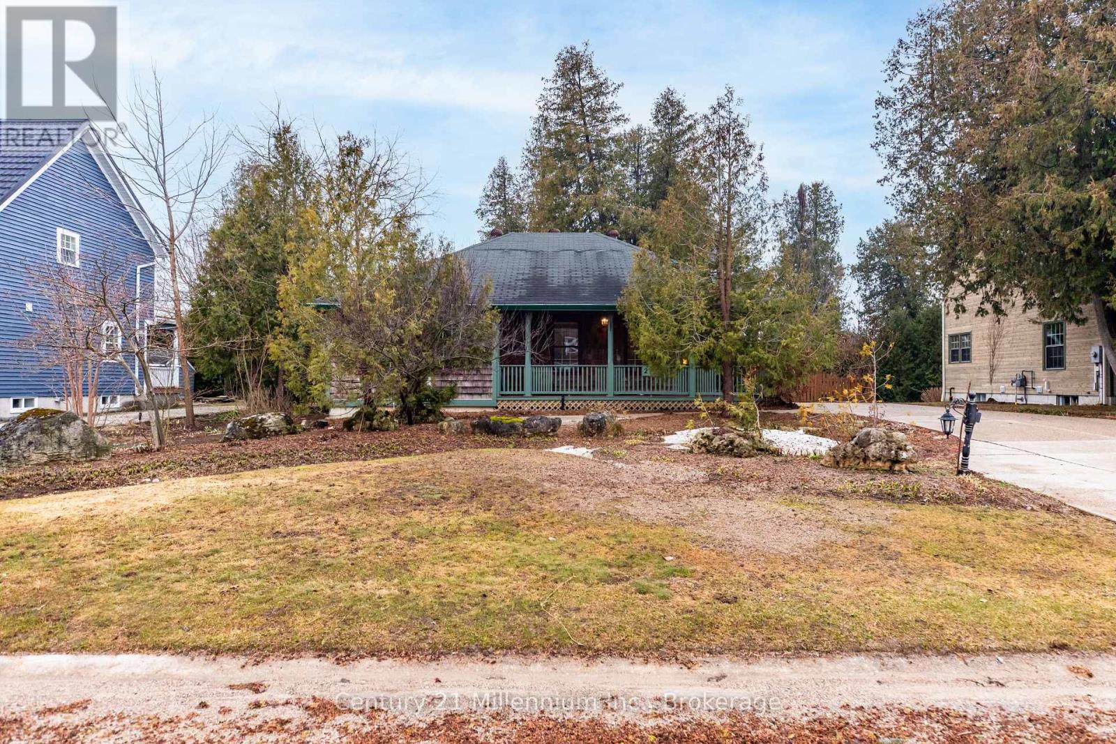 203 Summerhill Road, Saugeen Shores, Ontario N0H 2L0 - Photo 2 - X12965942