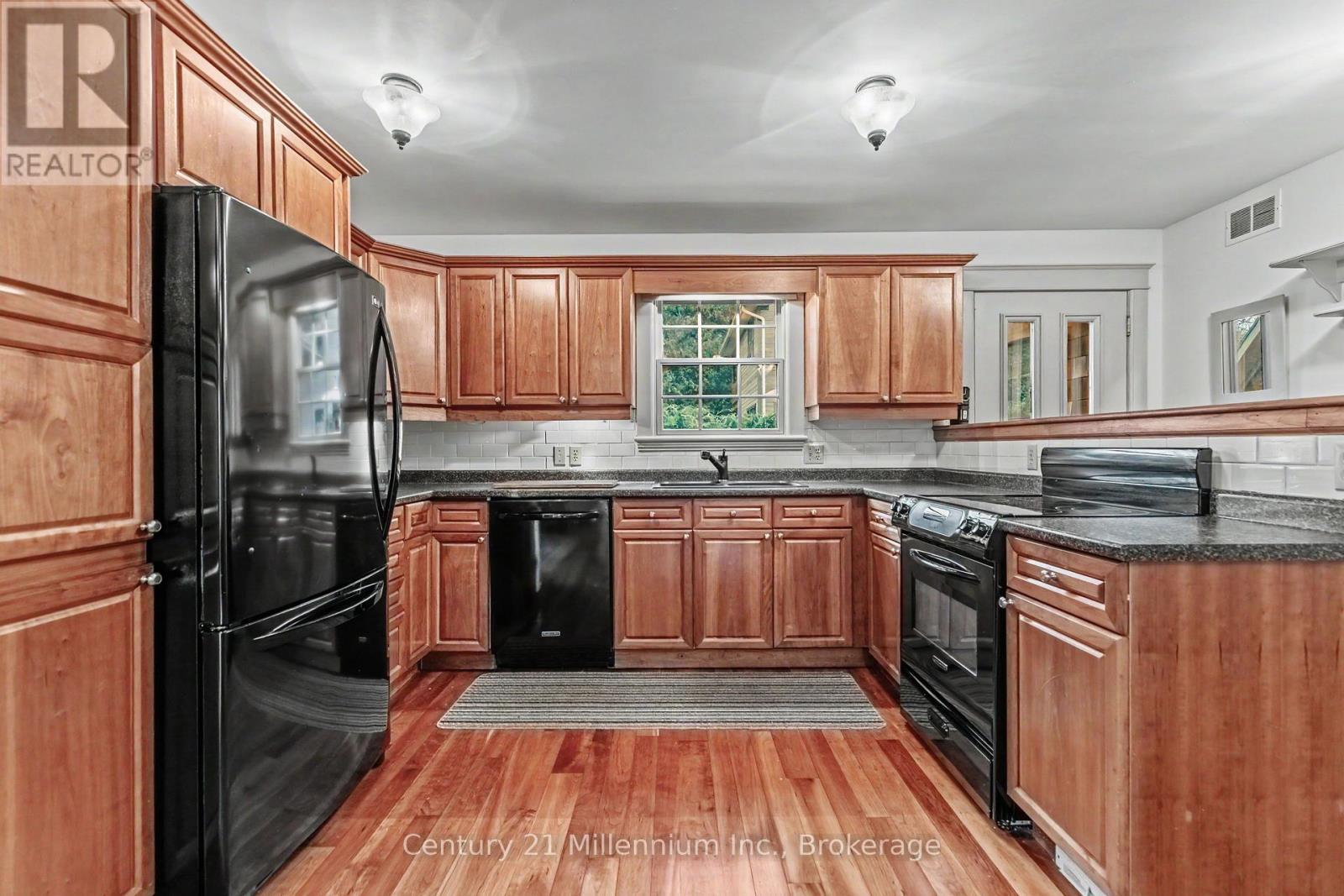 203 Summerhill Road, Saugeen Shores, Ontario N0H 2L0 - Photo 20 - X12965942