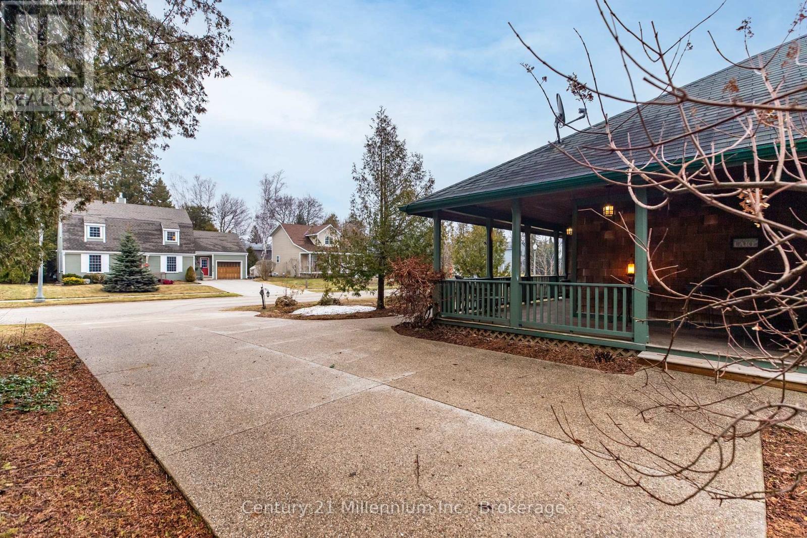 203 Summerhill Road, Saugeen Shores, Ontario N0H 2L0 - Photo 3 - X12965942