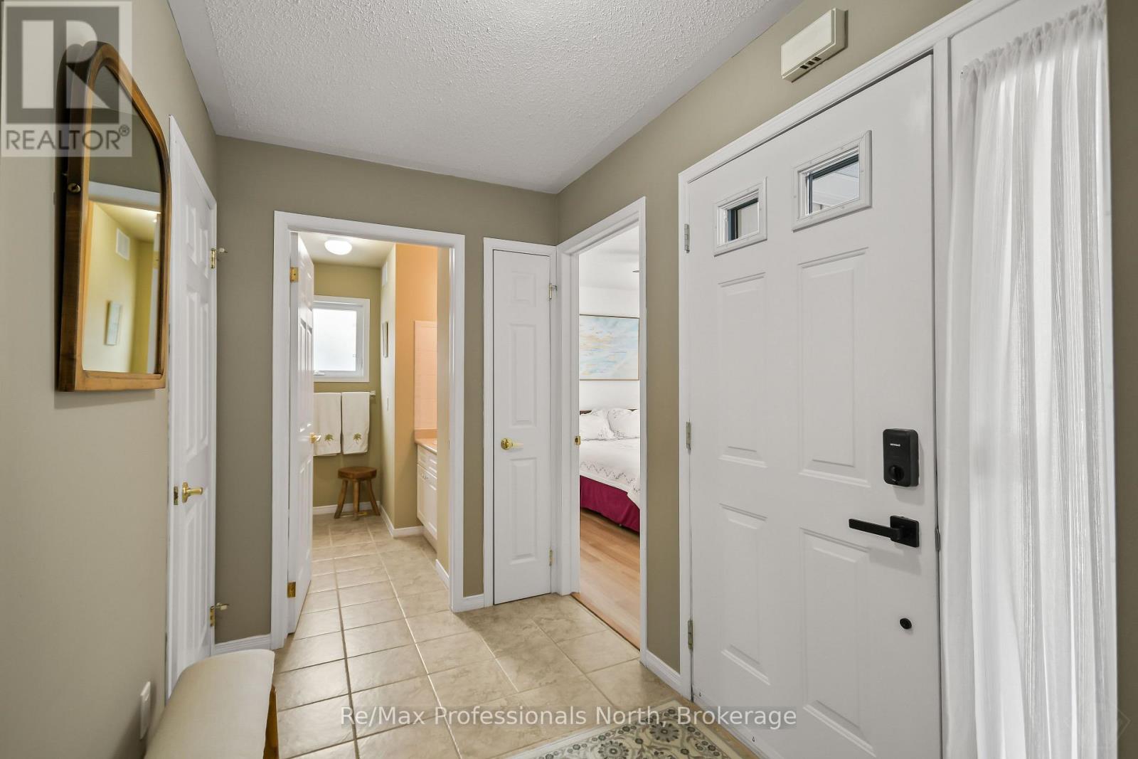 102 Pineridge Gate, Gravenhurst, Ontario  P1P 1Z2 - Photo 3 - X12965958