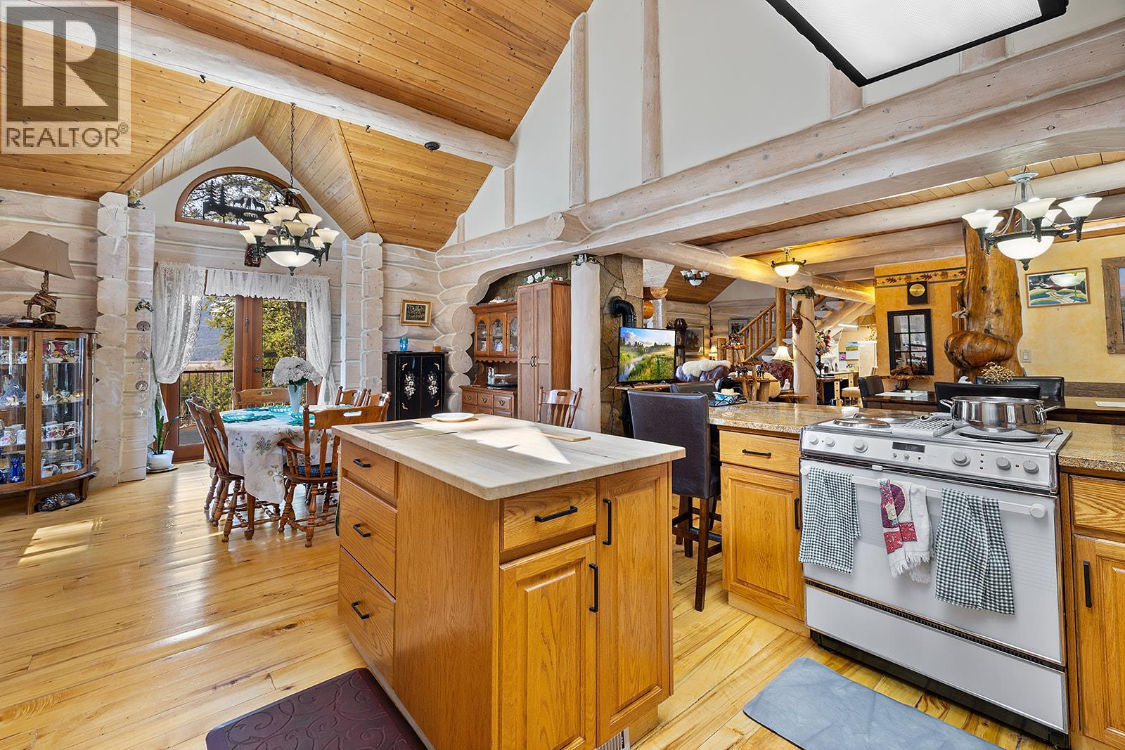 1958 Rykerts Road, Lister, British Columbia  V0B 1G2 - Photo 3 - 10381639