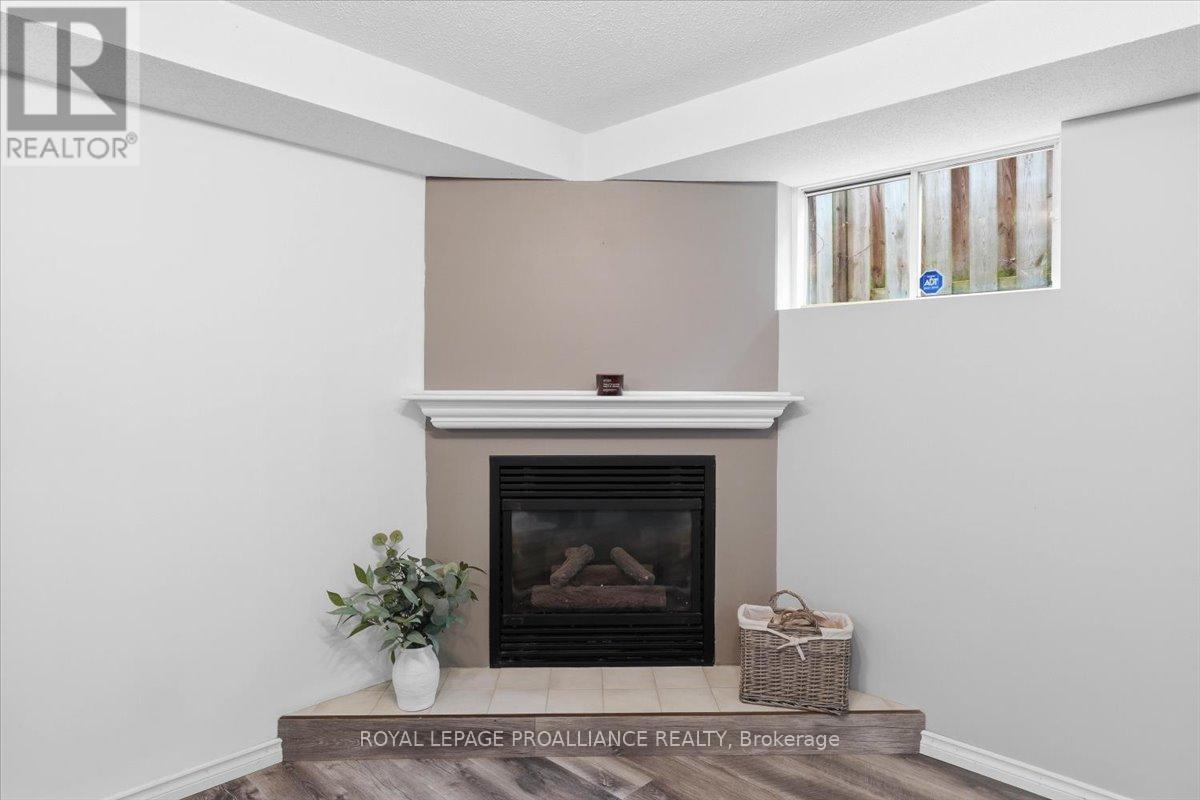 8 Loraine Avenue, Quinte West, Ontario  K8V 6M1 - Photo 11 - X12965690