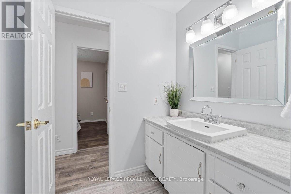 8 Loraine Avenue, Quinte West, Ontario  K8V 6M1 - Photo 22 - X12965690