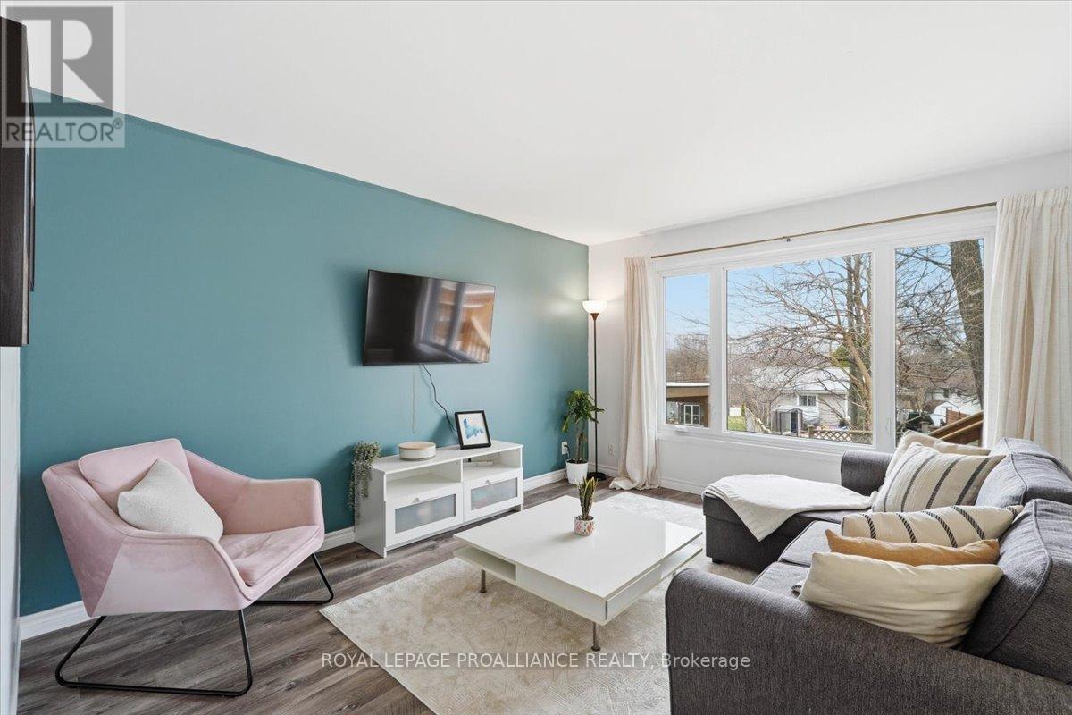 8 Loraine Avenue, Quinte West, Ontario  K8V 6M1 - Photo 33 - X12965690