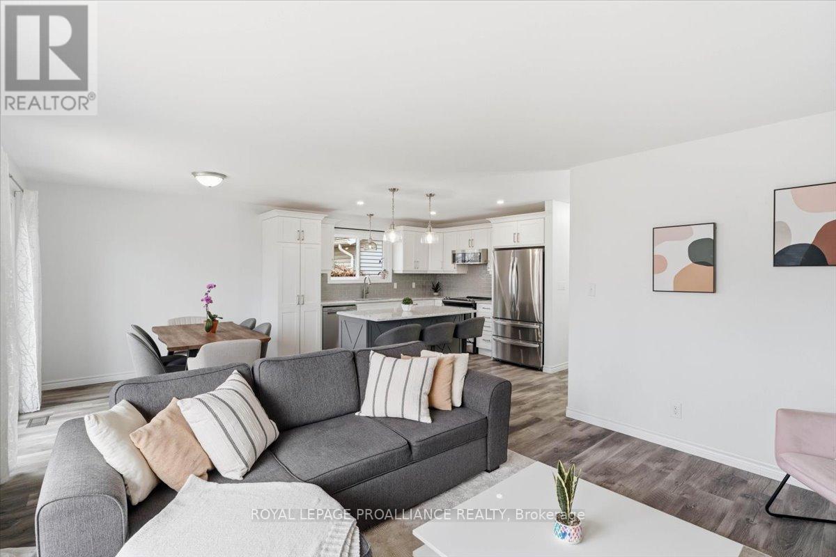 8 Loraine Avenue, Quinte West, Ontario  K8V 6M1 - Photo 34 - X12965690