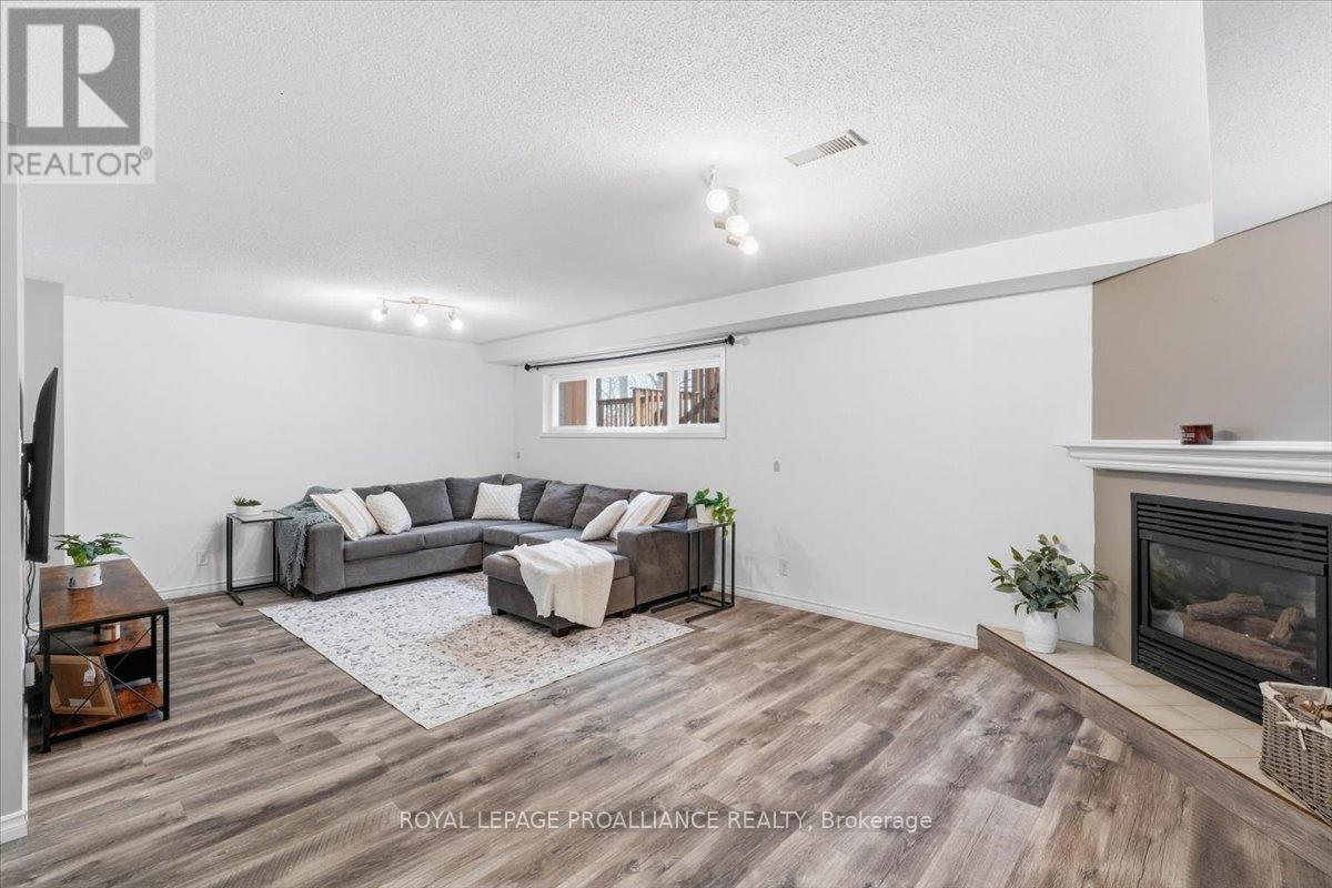 8 Loraine Avenue, Quinte West, Ontario  K8V 6M1 - Photo 7 - X12965690