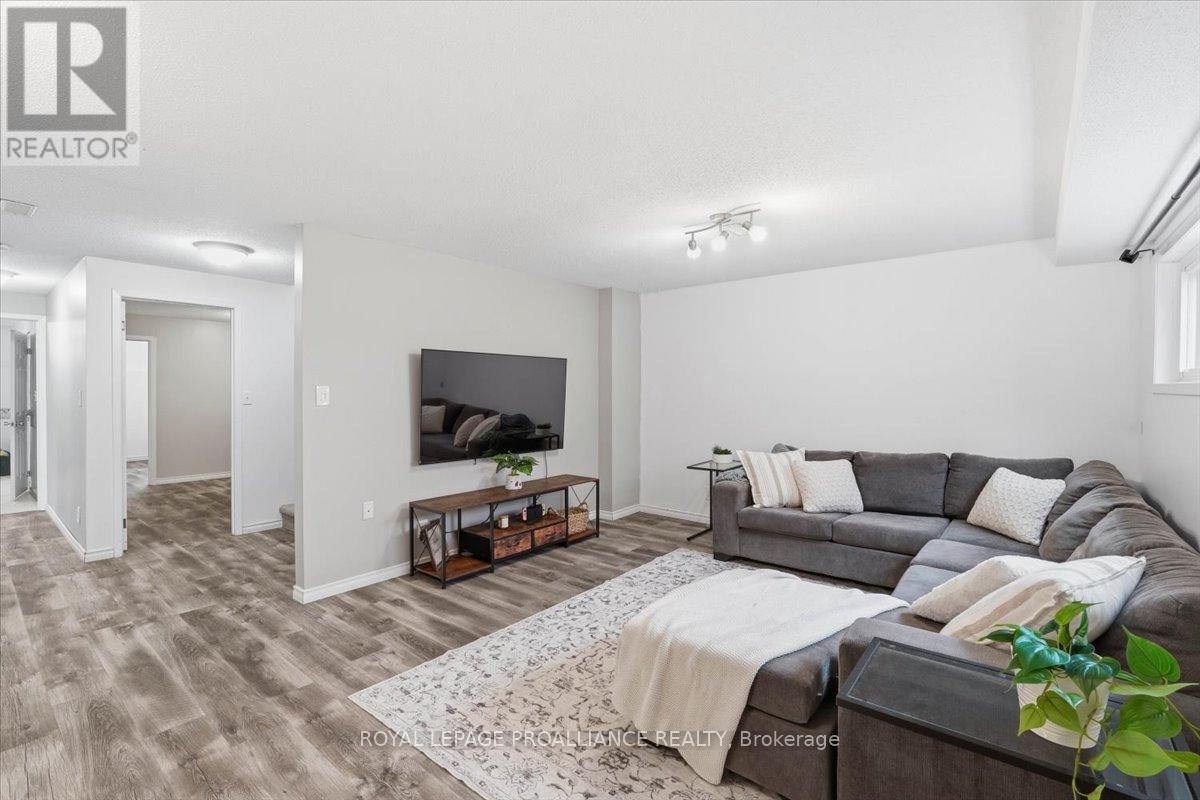 8 Loraine Avenue, Quinte West, Ontario  K8V 6M1 - Photo 8 - X12965690