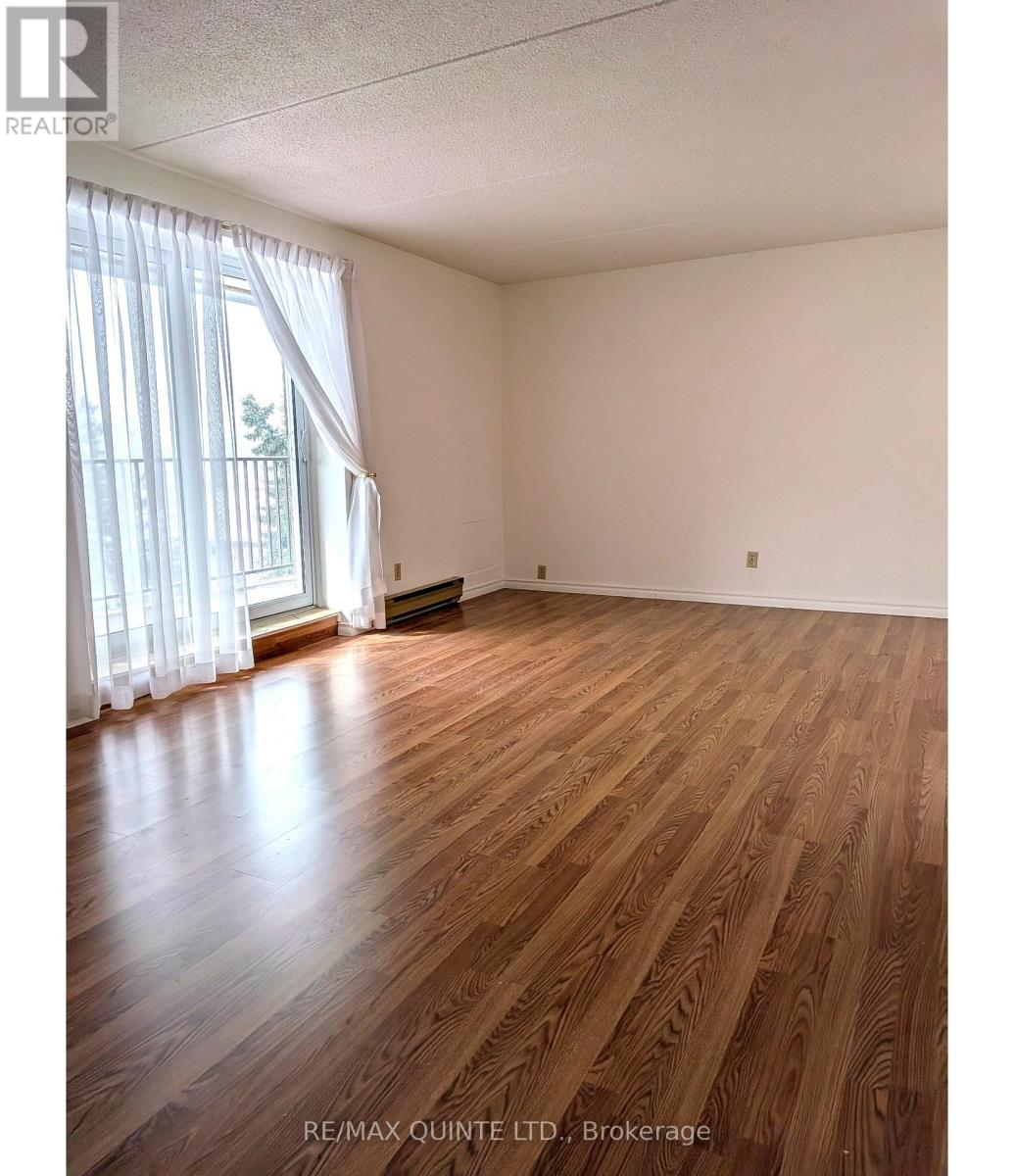 608 - 141 Dundas Street W, Quinte West, Ontario  K8V 3P6 - Photo 4 - X12965848