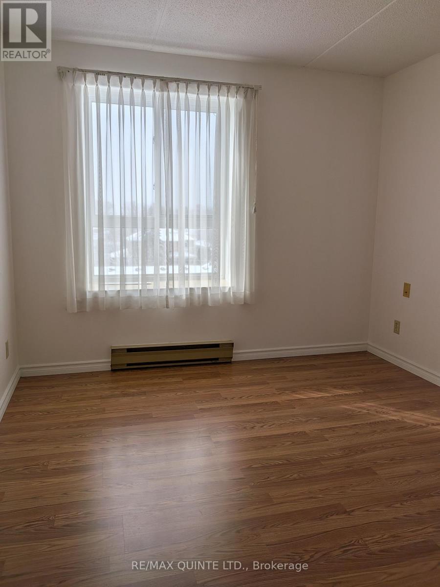 608 - 141 Dundas Street W, Quinte West, Ontario  K8V 3P6 - Photo 5 - X12965848