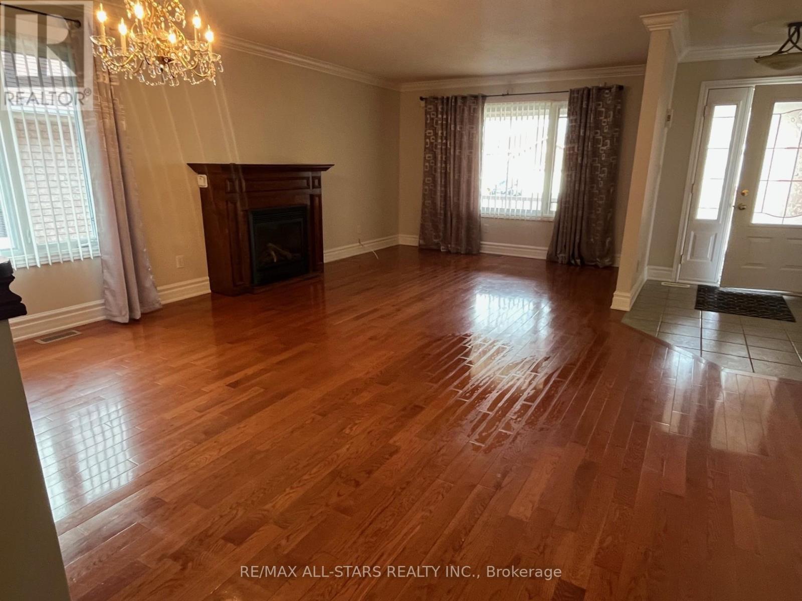 383 Wallace Drive, Kawartha Lakes, Ontario  K9V 6K7 - Photo 3 - X12965950