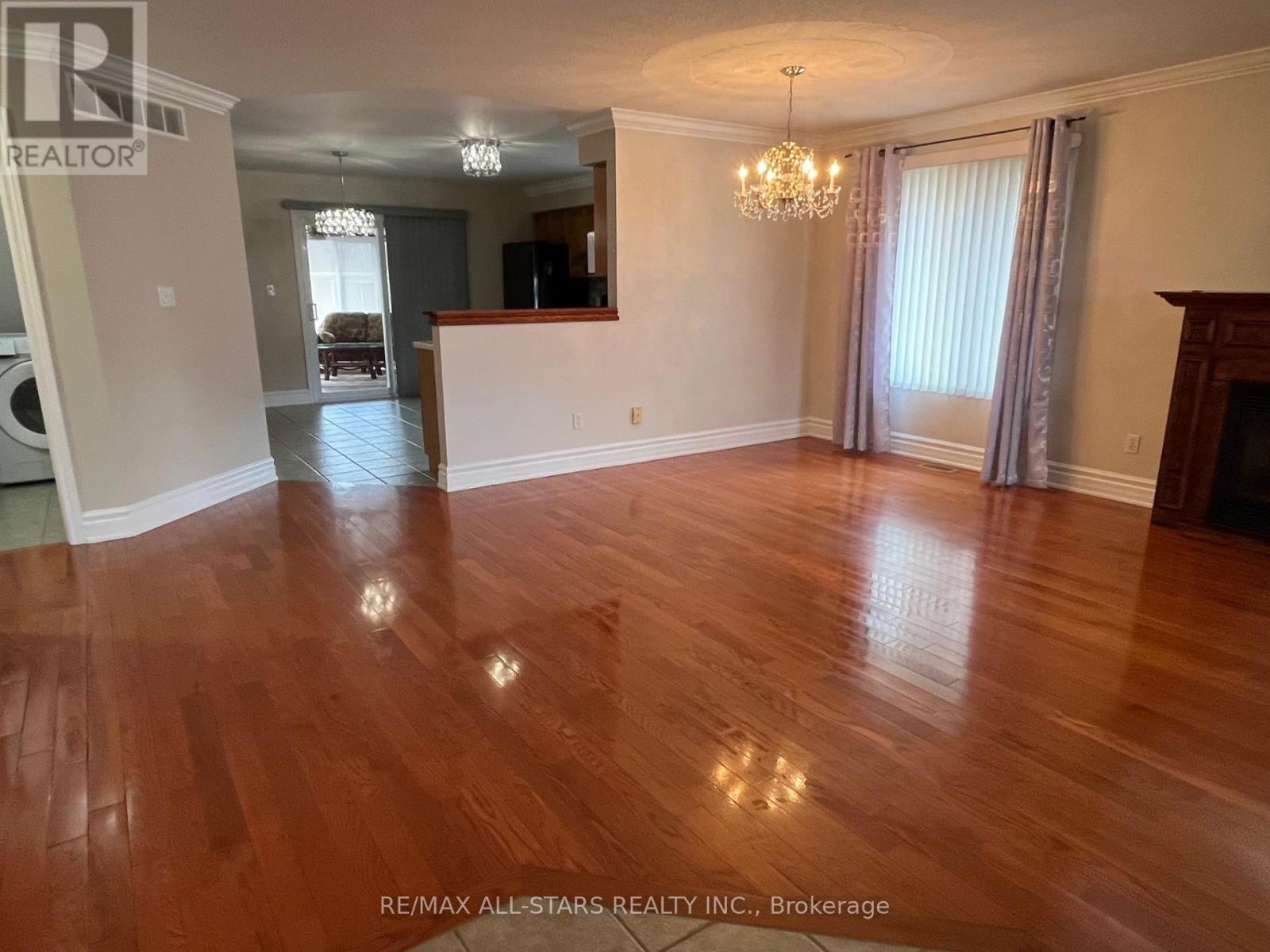 383 Wallace Drive, Kawartha Lakes, Ontario  K9V 6K7 - Photo 5 - X12965950