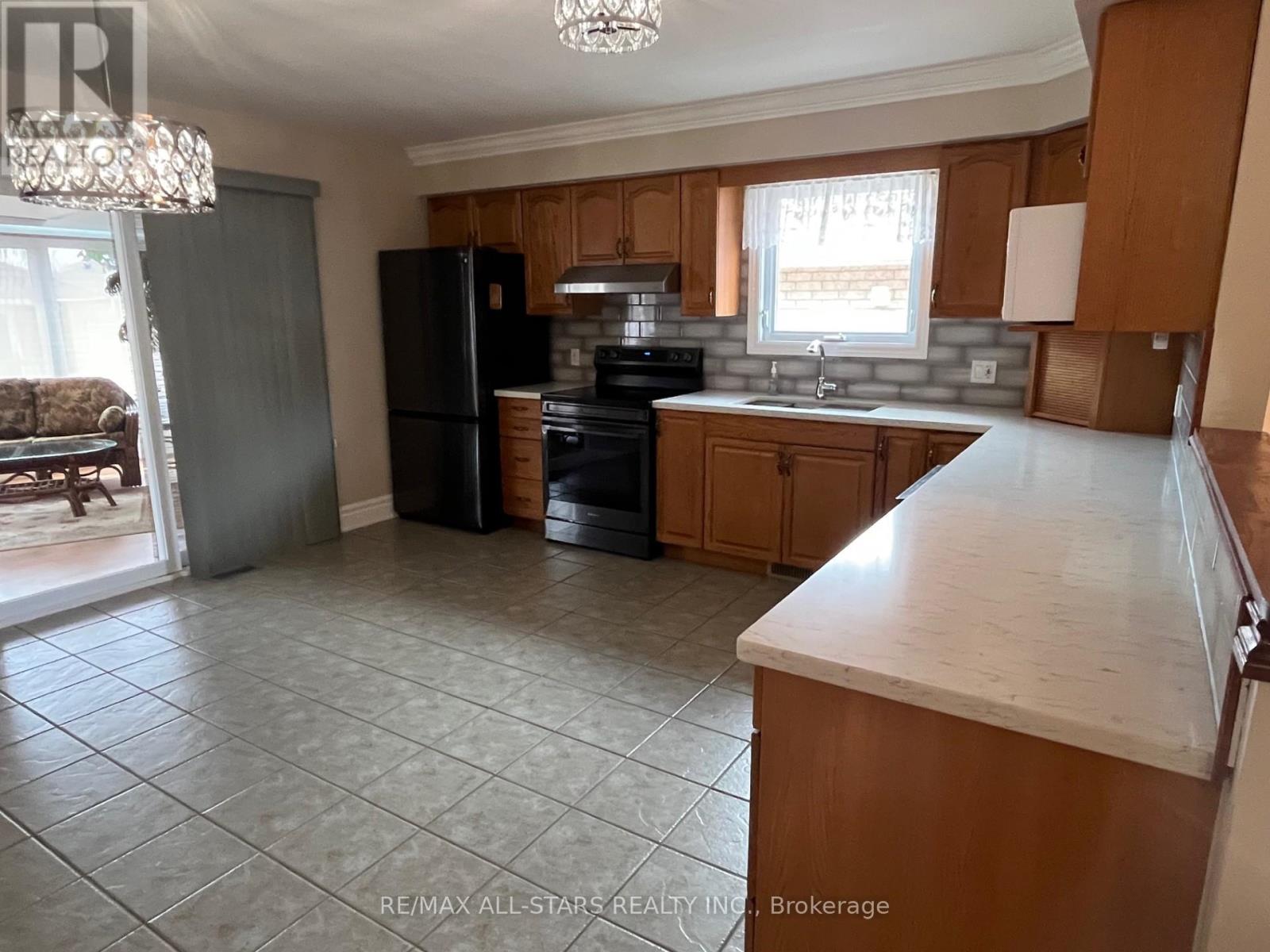 383 Wallace Drive, Kawartha Lakes, Ontario  K9V 6K7 - Photo 7 - X12965950