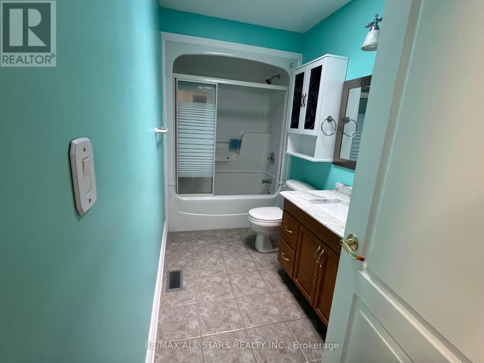 383 Wallace Drive, Kawartha Lakes, Ontario  K9V 6K7 - Photo 9 - X12965950