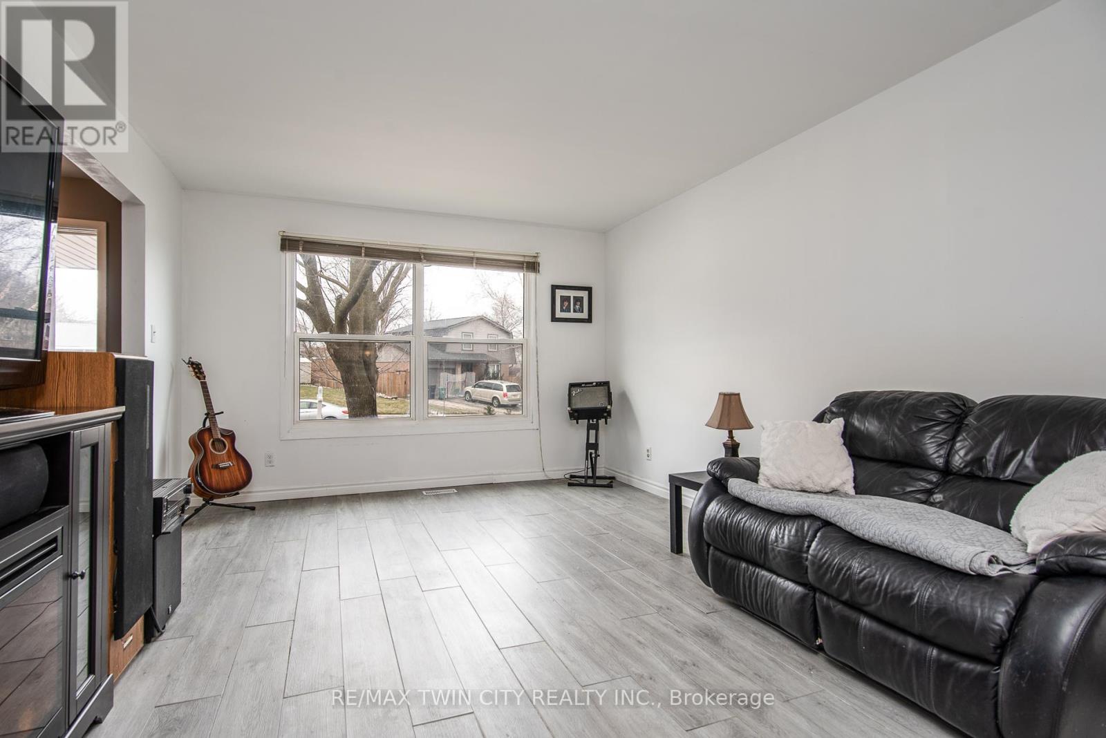 135 Vintage Crescent, Kitchener, Ontario  N2P 1L1 - Photo 11 - X12965512