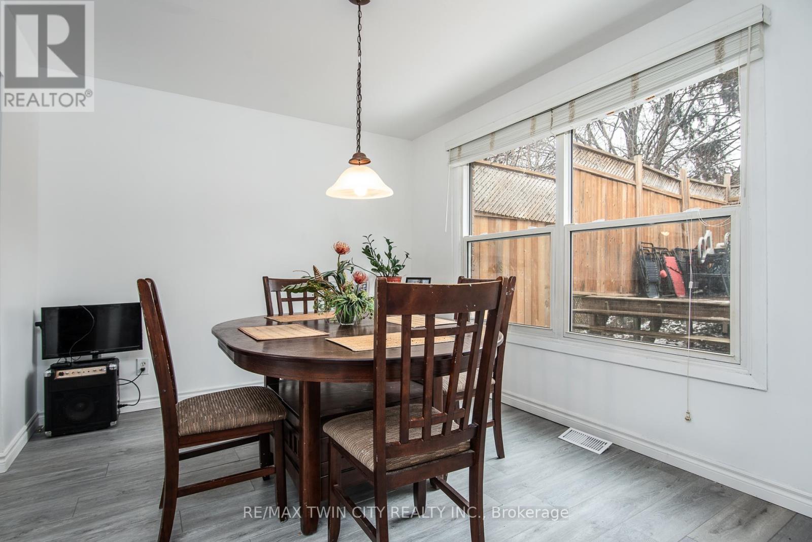 135 Vintage Crescent, Kitchener, Ontario  N2P 1L1 - Photo 16 - X12965512