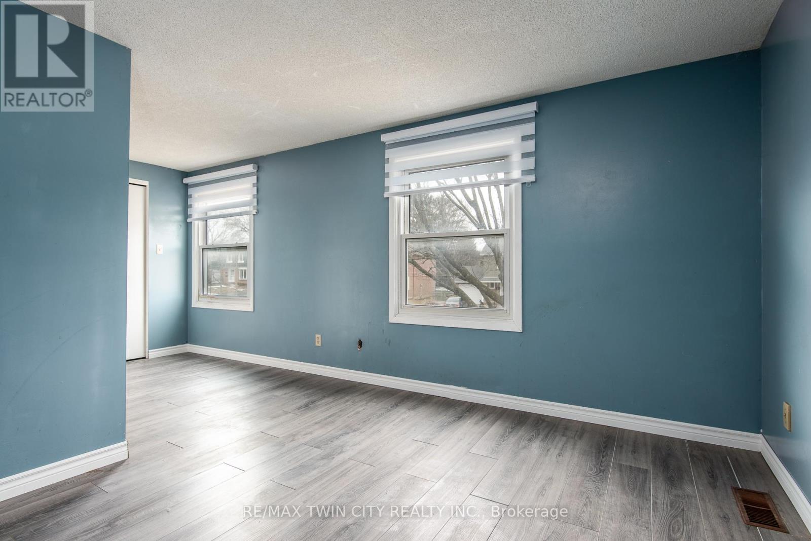 135 Vintage Crescent, Kitchener, Ontario  N2P 1L1 - Photo 27 - X12965512