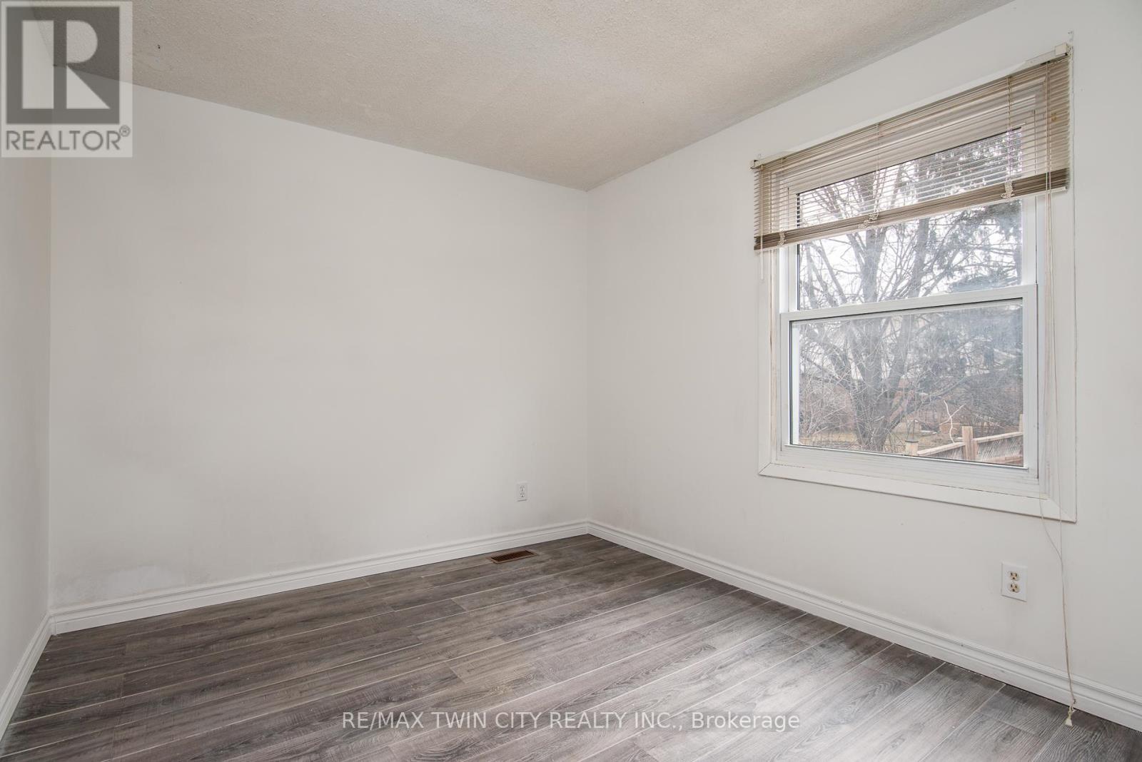 135 Vintage Crescent, Kitchener, Ontario  N2P 1L1 - Photo 31 - X12965512