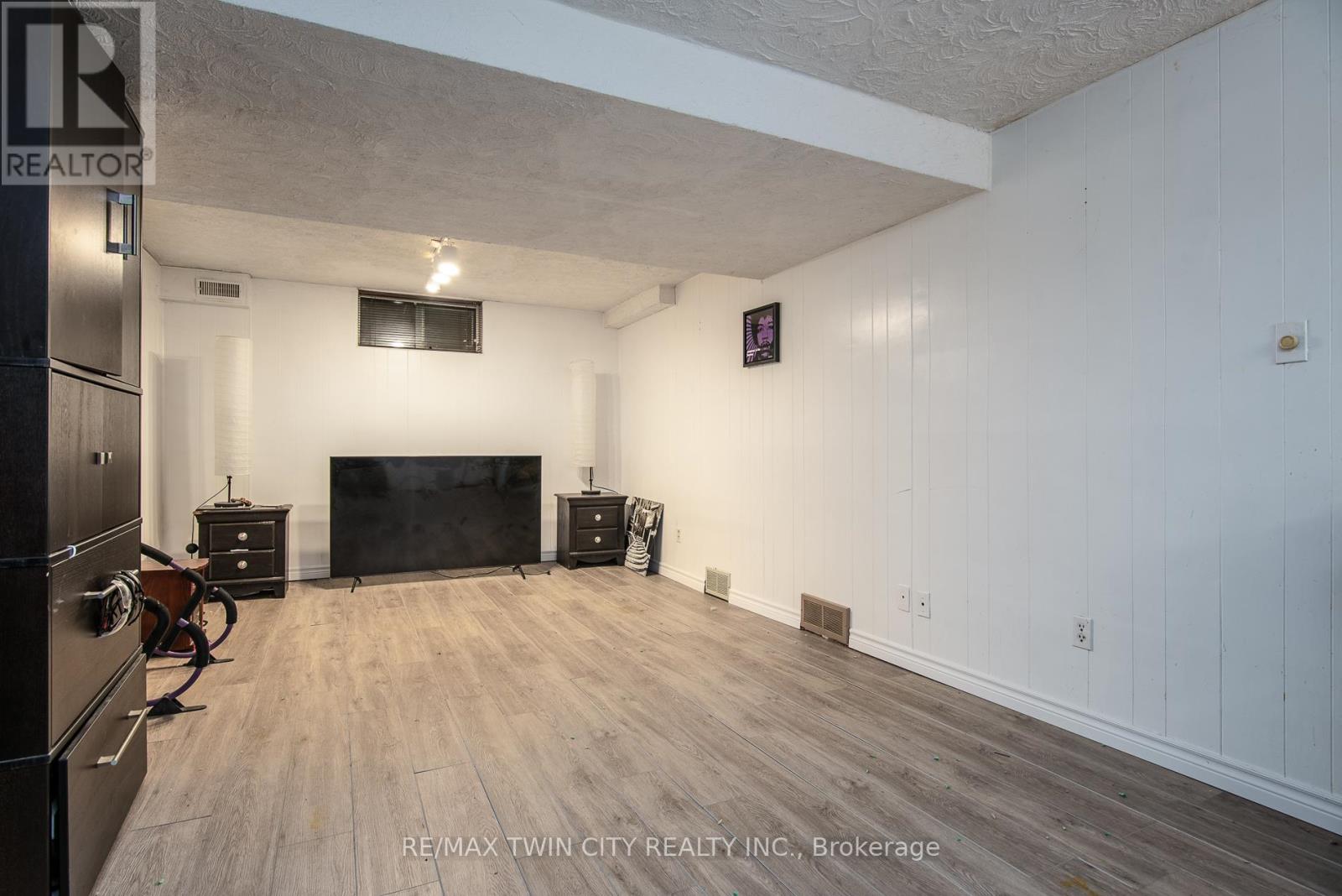 135 Vintage Crescent, Kitchener, Ontario  N2P 1L1 - Photo 38 - X12965512