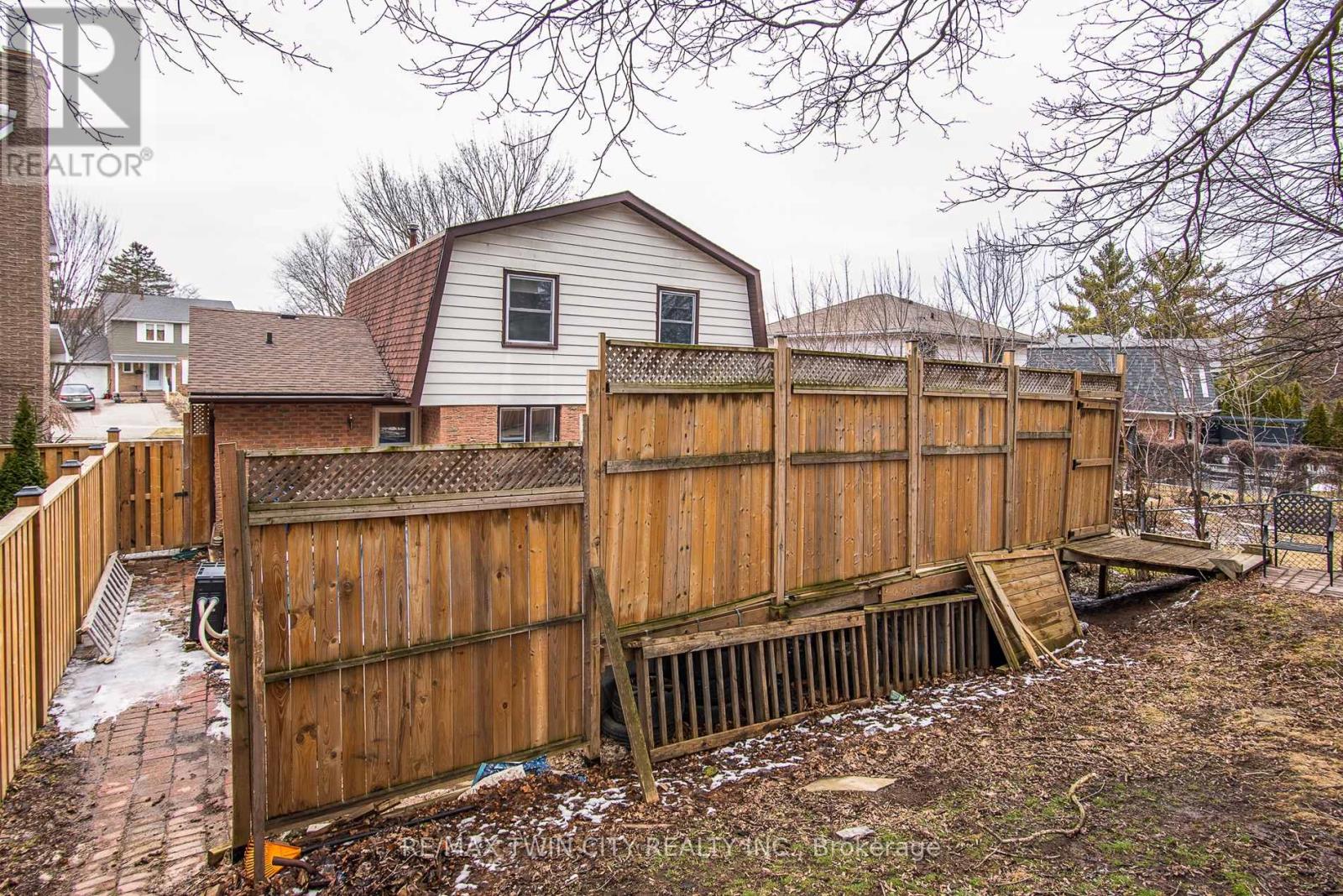 135 Vintage Crescent, Kitchener, Ontario  N2P 1L1 - Photo 45 - X12965512