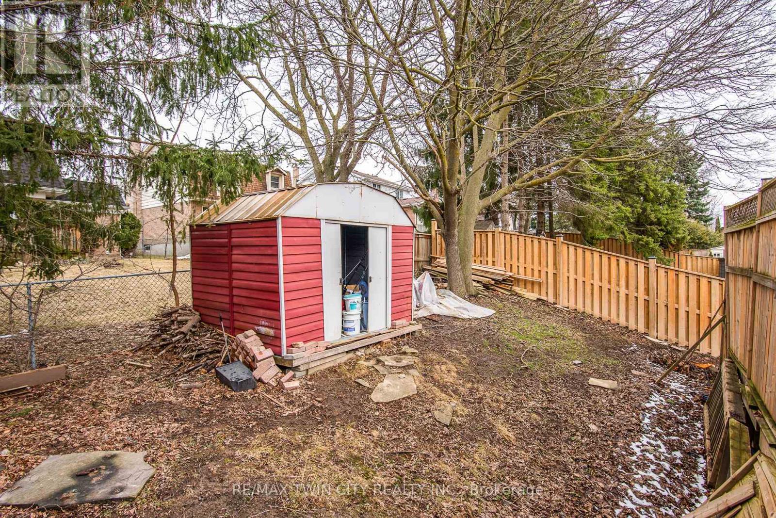 135 Vintage Crescent, Kitchener, Ontario  N2P 1L1 - Photo 47 - X12965512