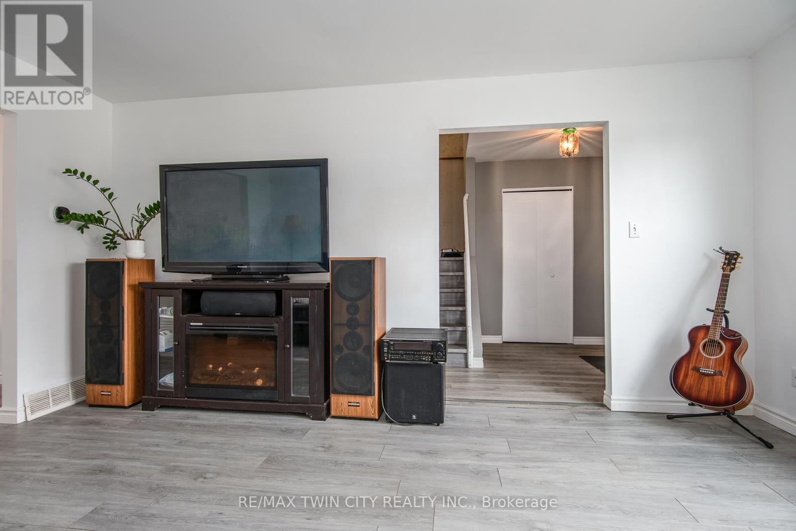 135 Vintage Crescent, Kitchener, Ontario  N2P 1L1 - Photo 8 - X12965512