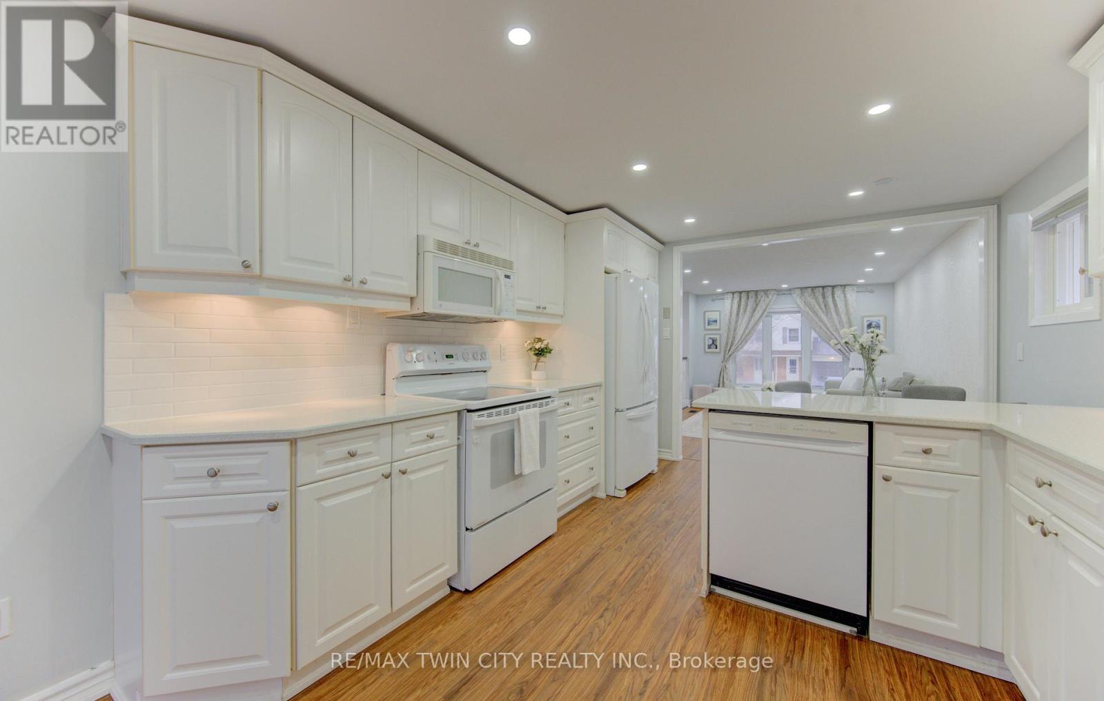 414 Woods Lane, Cambridge, Ontario  N3H 5J4 - Photo 10 - X12965542