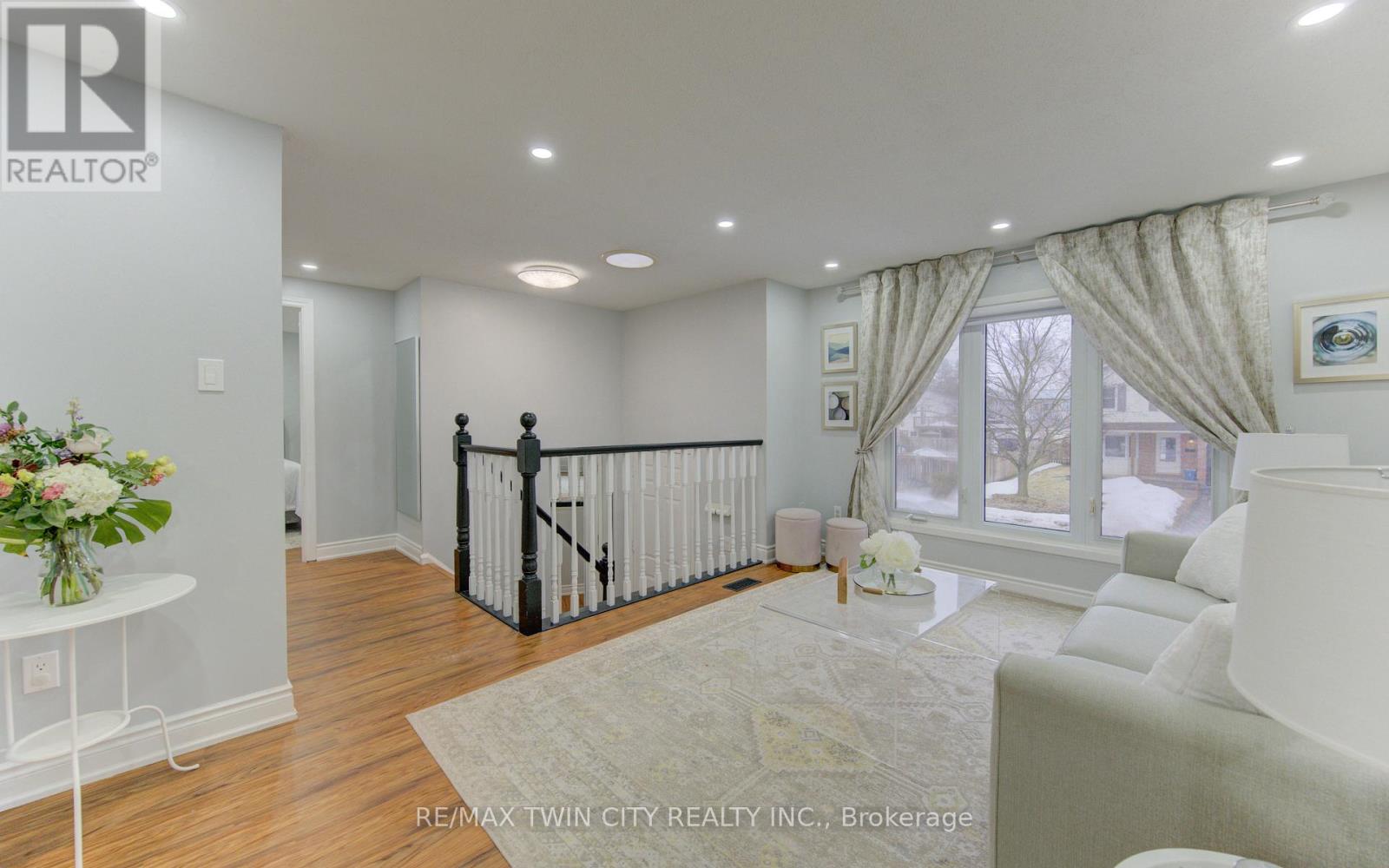 414 Woods Lane, Cambridge, Ontario  N3H 5J4 - Photo 3 - X12965542