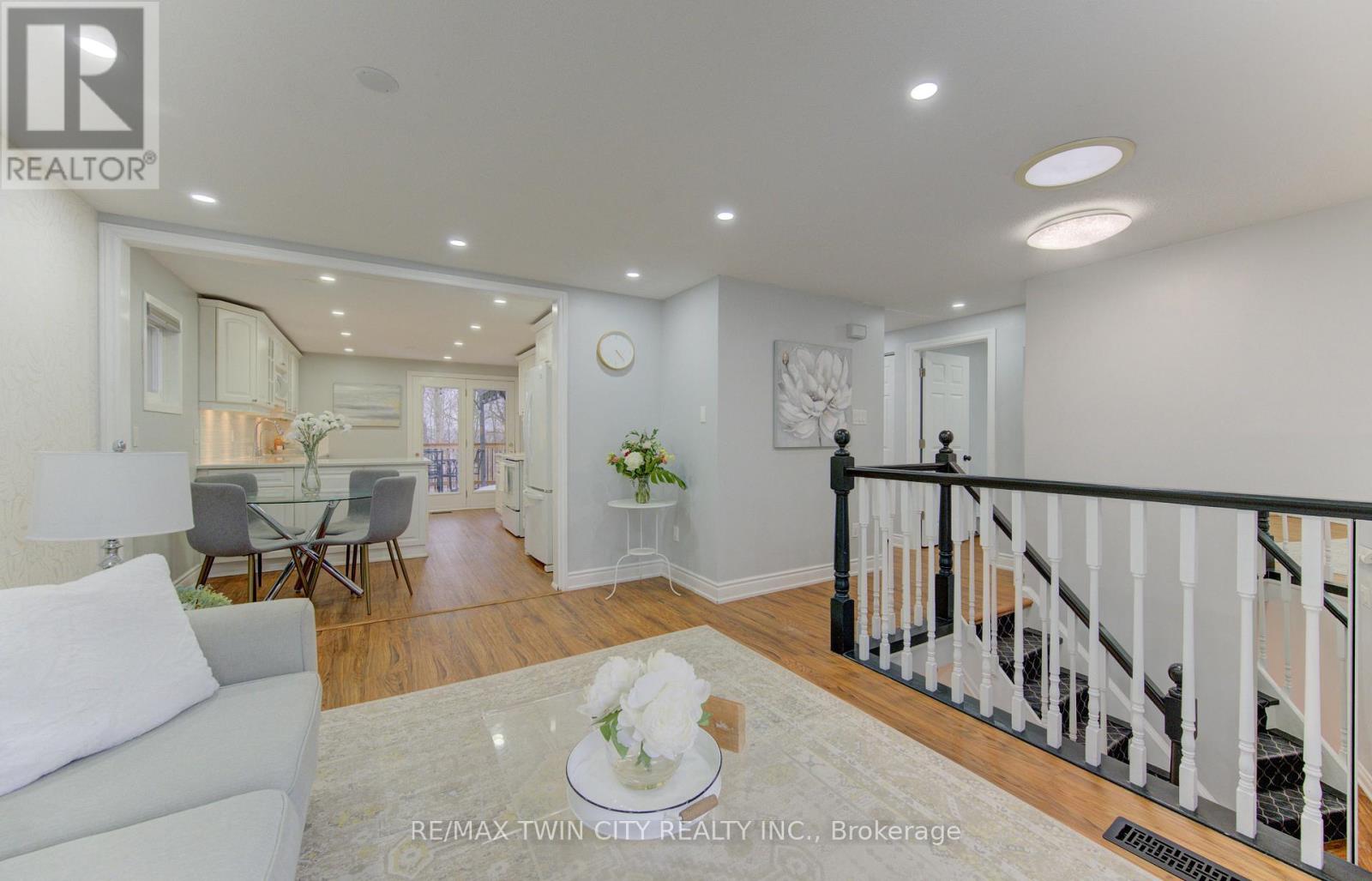 414 Woods Lane, Cambridge, Ontario  N3H 5J4 - Photo 4 - X12965542