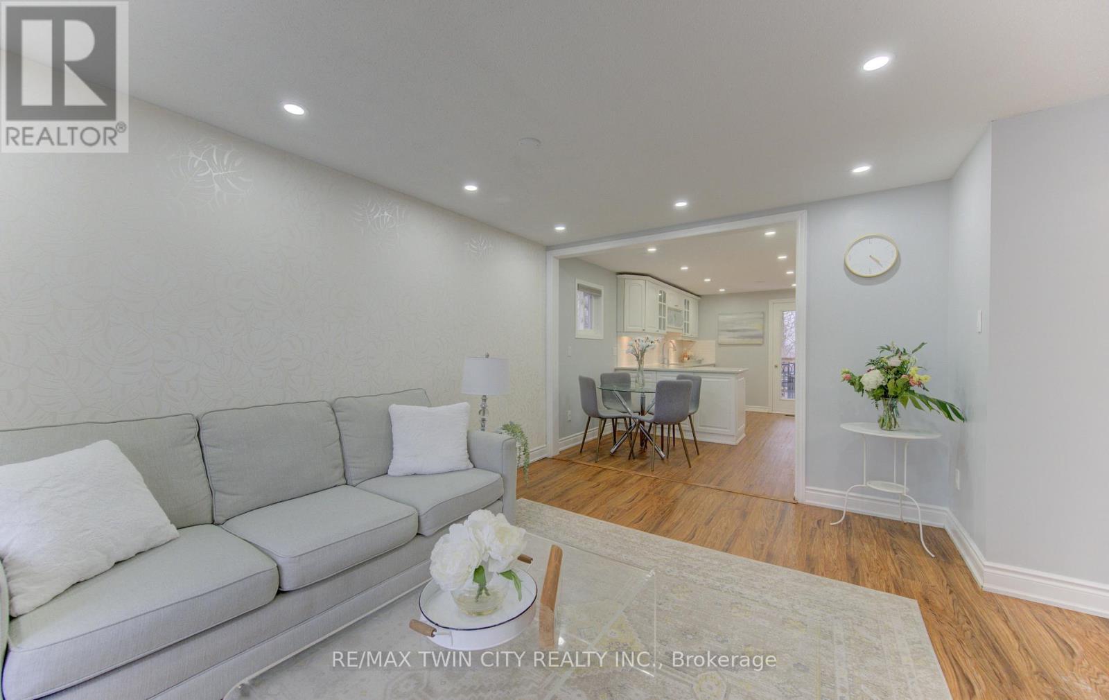 414 Woods Lane, Cambridge, Ontario  N3H 5J4 - Photo 5 - X12965542